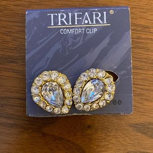Vintage Trifari clip on earrings